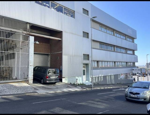 INDUSTRIAL PROPERTY TO RENT IN SALT RIVER